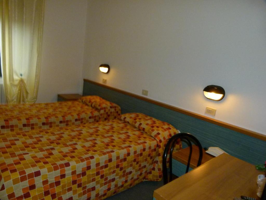 Hotel Olivi Salò Dış mekan fotoğraf