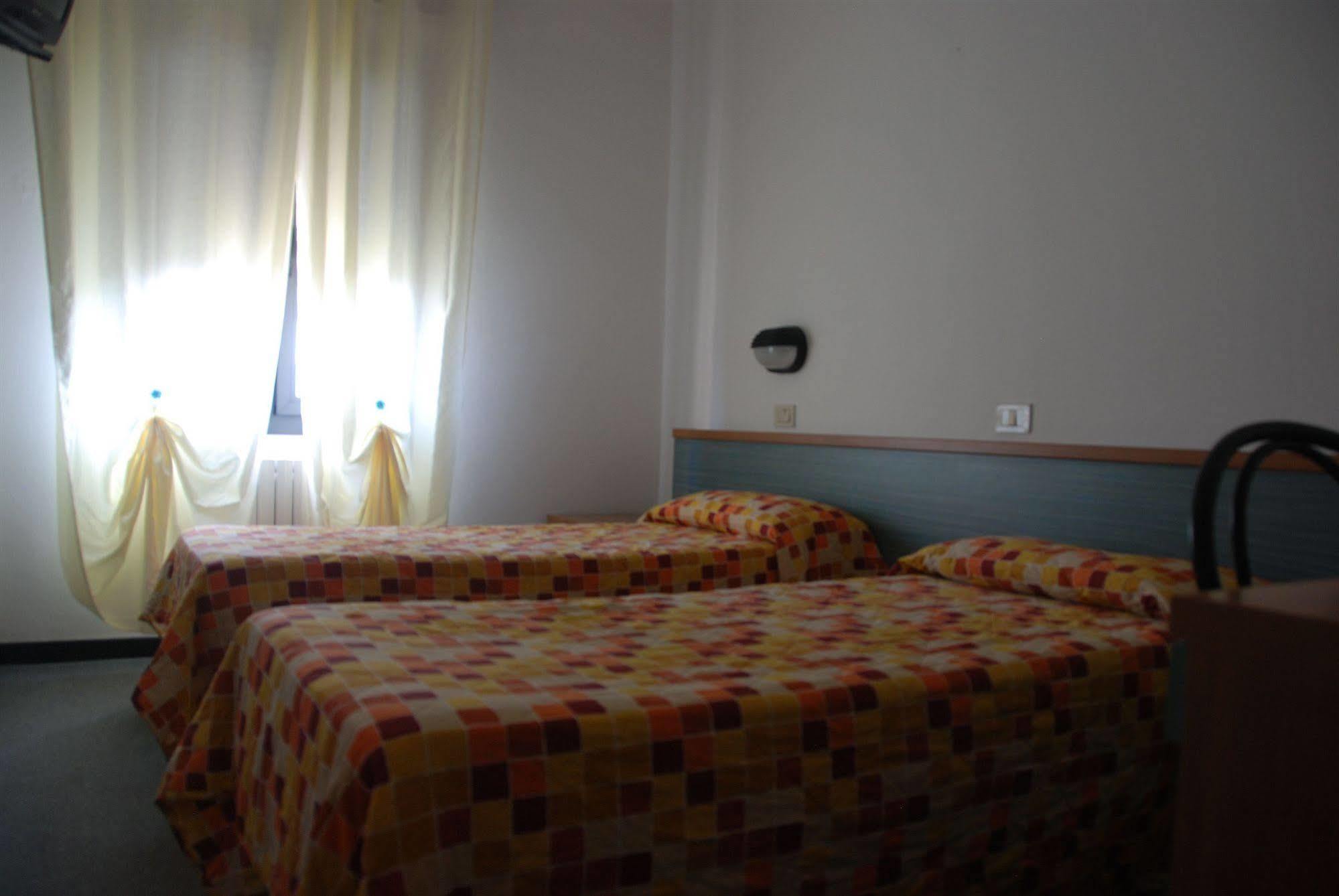 Hotel Olivi Salò Dış mekan fotoğraf