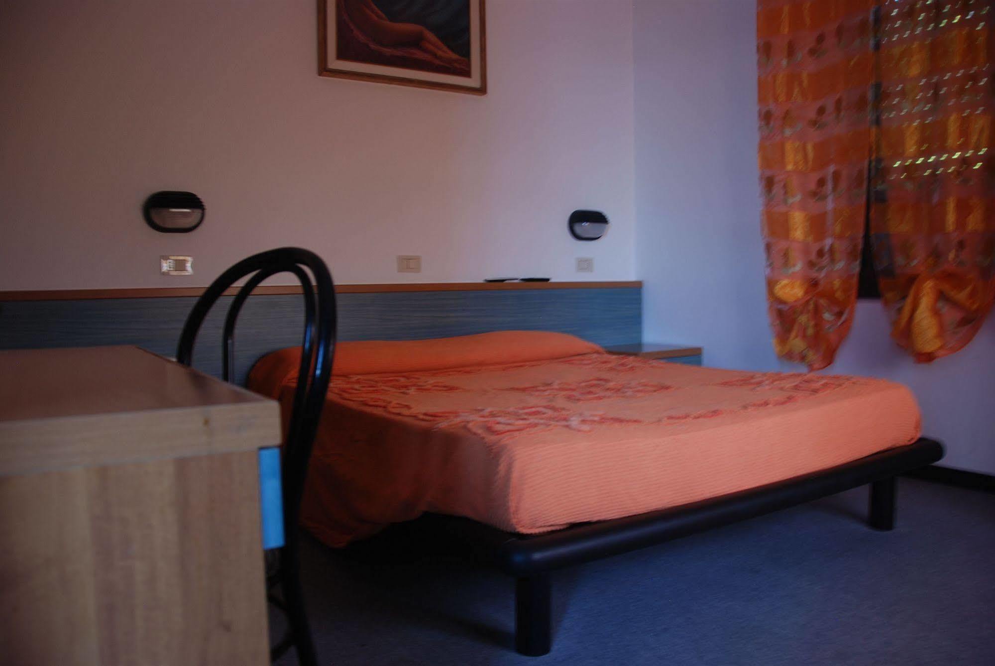Hotel Olivi Salò Dış mekan fotoğraf