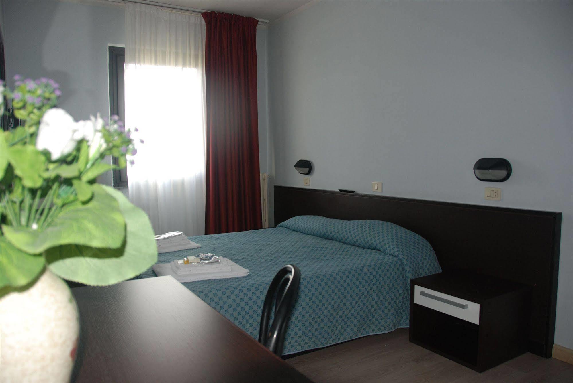 Hotel Olivi Salò Dış mekan fotoğraf