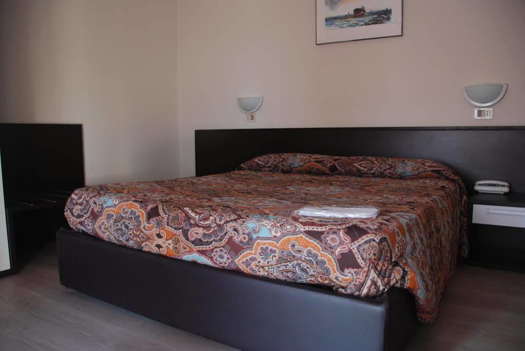 Hotel Olivi Salò Dış mekan fotoğraf