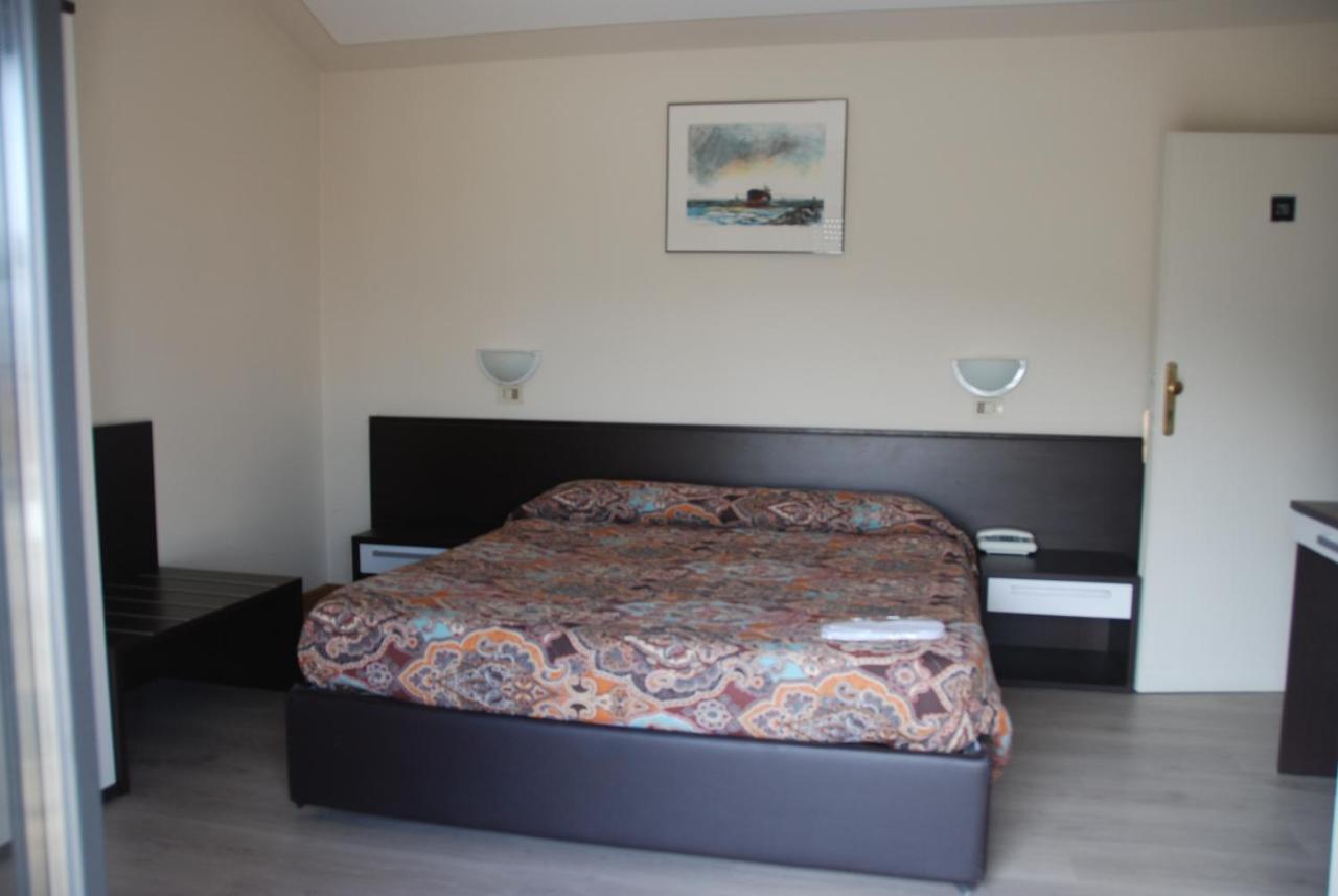 Hotel Olivi Salò Dış mekan fotoğraf